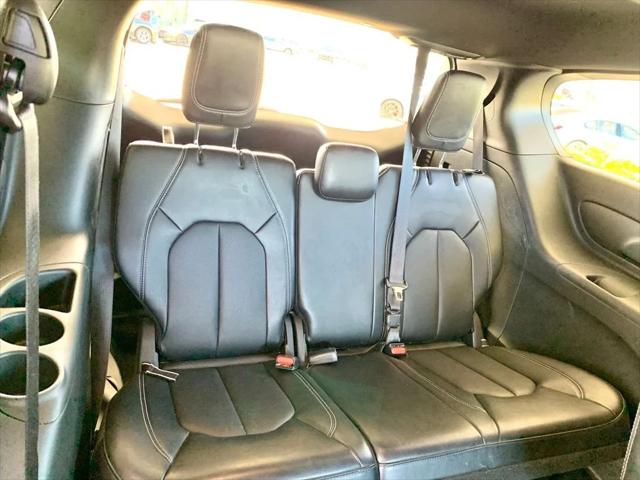 Used 2025 Chrysler Pacifica - photo 8