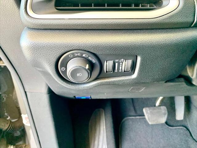 Used 2025 Chrysler Pacifica - photo 24