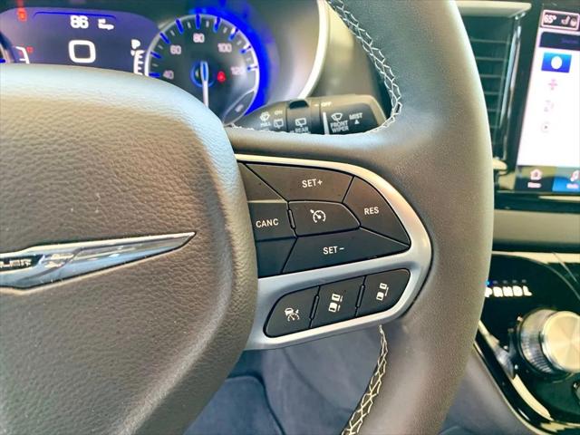 Used 2025 Chrysler Pacifica - photo 26