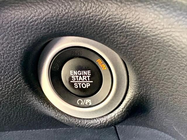 Used 2025 Chrysler Pacifica - photo 28