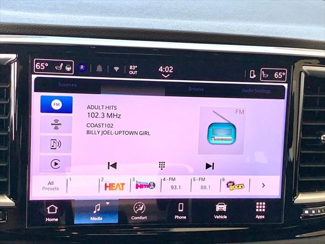 Used 2025 Chrysler Pacifica - photo 29