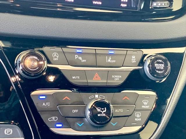 Used 2025 Chrysler Pacifica - photo 31