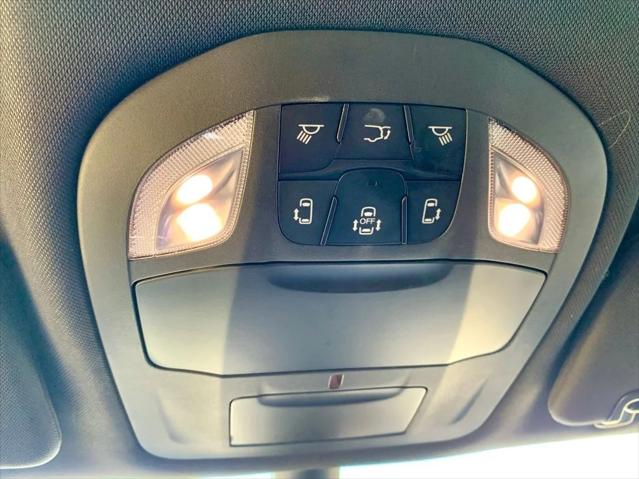 Used 2025 Chrysler Pacifica - photo 33