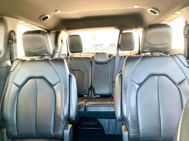 Used 2025 Chrysler Pacifica - photo 36