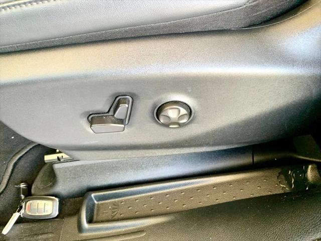 Used 2025 Chrysler Pacifica - photo 37