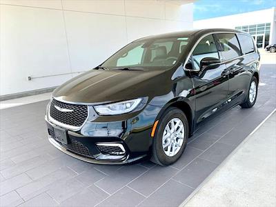 Used 2025 Chrysler Pacifica - photo 1