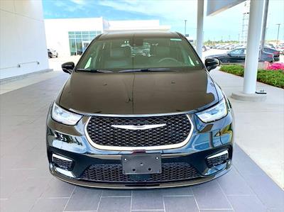 Used 2025 Chrysler Pacifica - photo 1