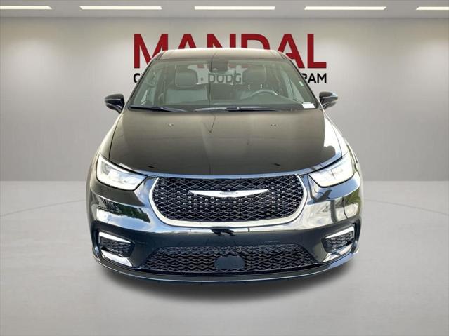 Used 2025 Chrysler Pacifica - photo 6