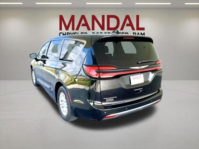 Used 2025 Chrysler Pacifica - photo 10