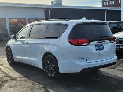 Used 2019 Chrysler Pacifica Touring L Minivan for sale #CJ1291AA - photo 2