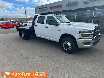 New 2026 Ram 3500 Crew Cab Flatbed Truck for sale #356708 - photo 1