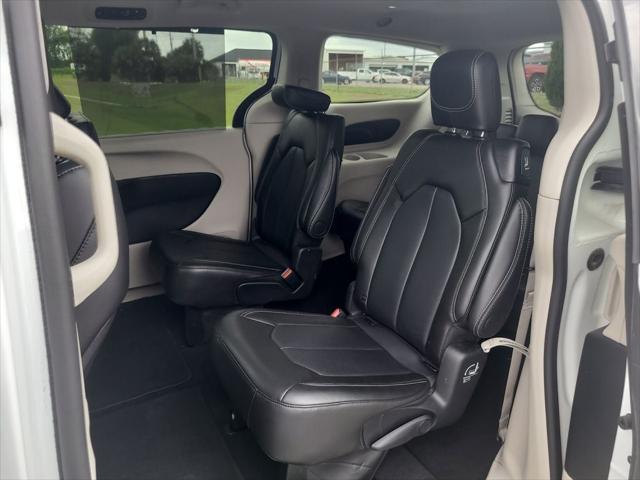 Used 2024 Chrysler Pacifica - photo 15