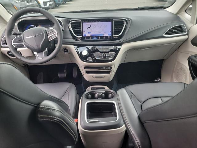 Used 2024 Chrysler Pacifica - photo 18