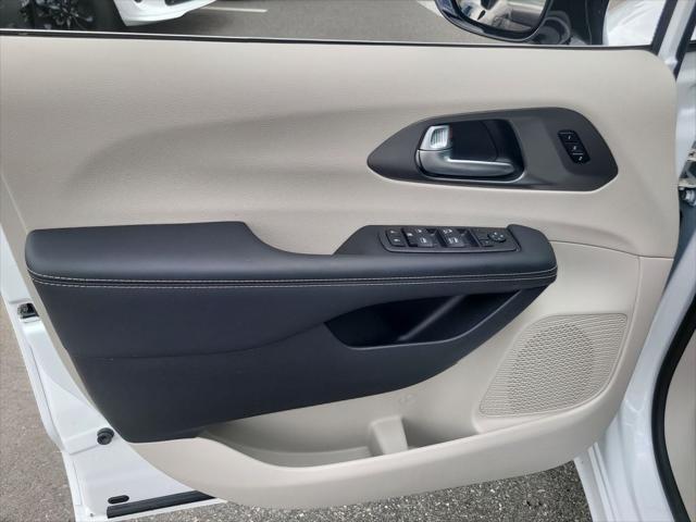 Used 2024 Chrysler Pacifica - photo 19