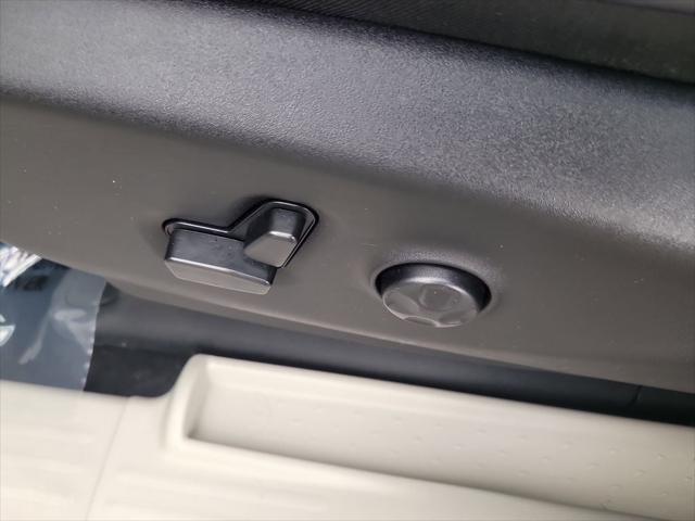 Used 2024 Chrysler Pacifica - photo 24