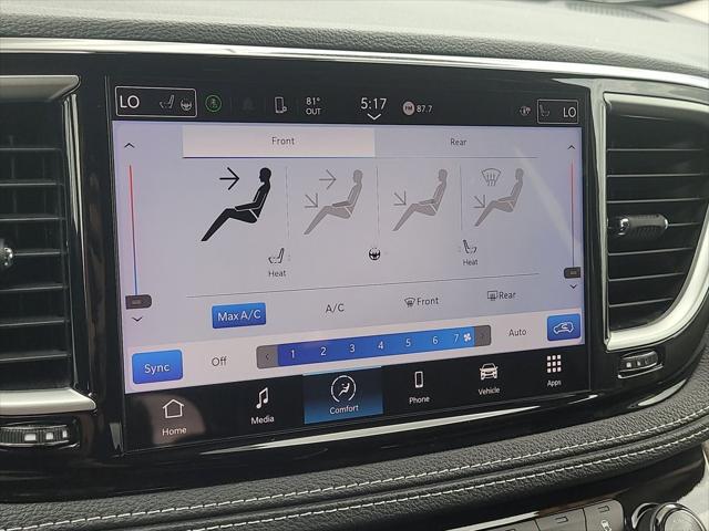 Used 2024 Chrysler Pacifica - photo 26