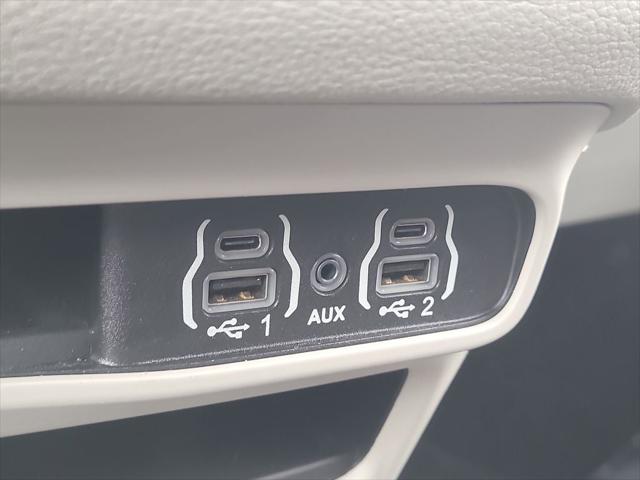 Used 2024 Chrysler Pacifica - photo 31
