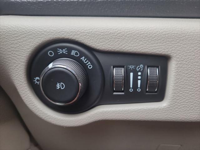 Used 2024 Chrysler Pacifica - photo 33