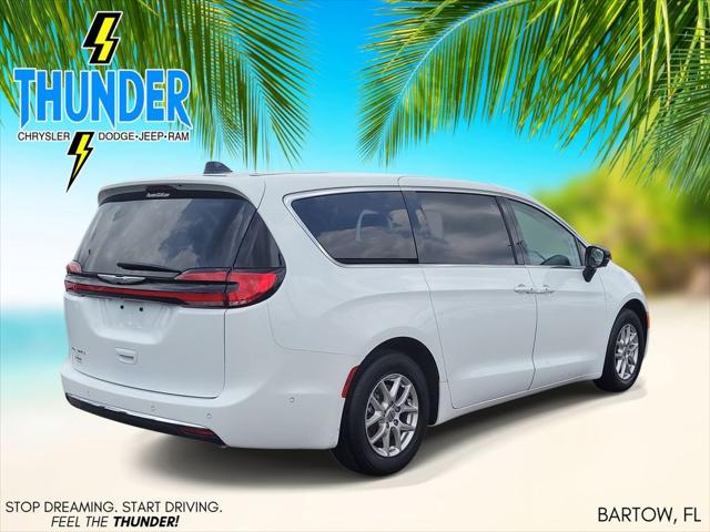Used 2024 Chrysler Pacifica - photo 6