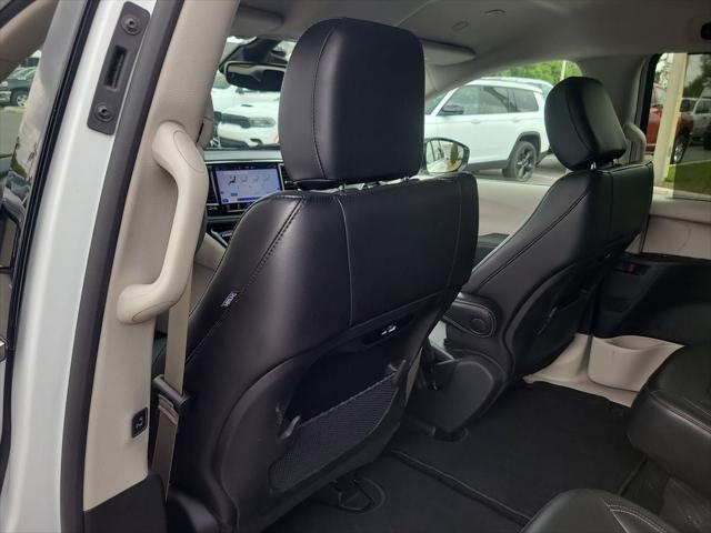 Used 2024 Chrysler Pacifica - photo 13