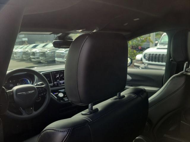 Used 2024 Chrysler Pacifica - photo 13