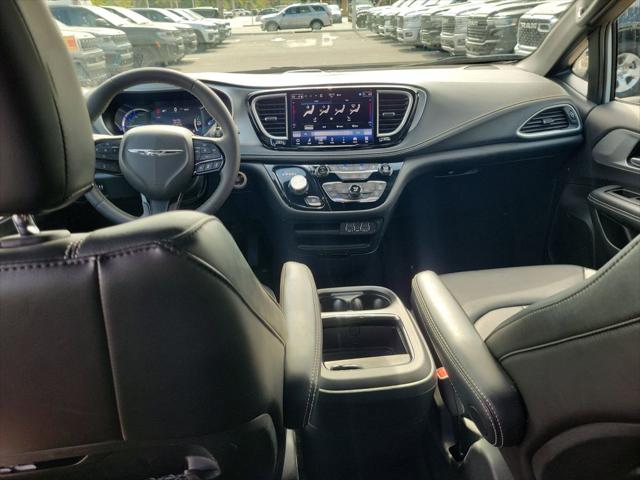 Used 2024 Chrysler Pacifica - photo 14