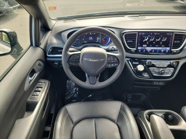 Used 2024 Chrysler Pacifica - photo 15