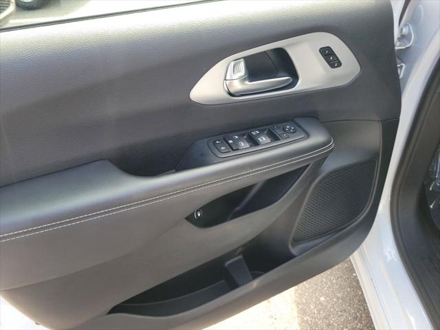 Used 2024 Chrysler Pacifica - photo 18