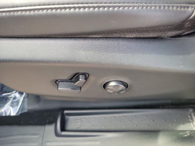 Used 2024 Chrysler Pacifica - photo 2