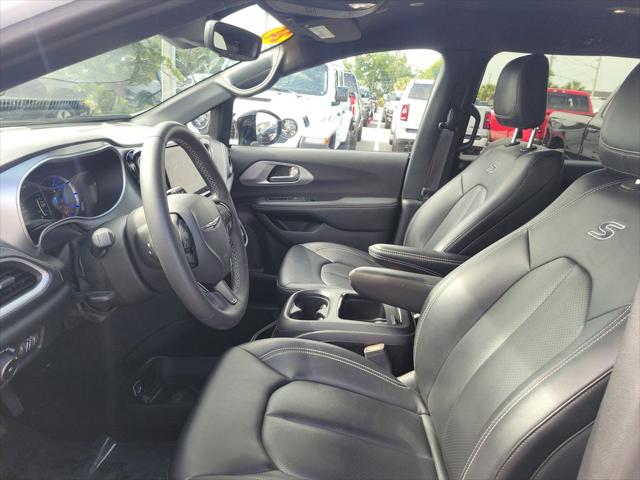 Used 2024 Chrysler Pacifica - photo 5