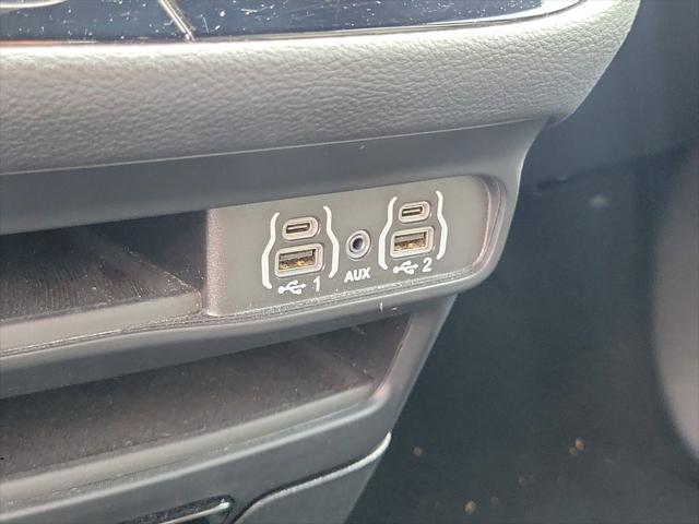 Used 2024 Chrysler Pacifica - photo 11