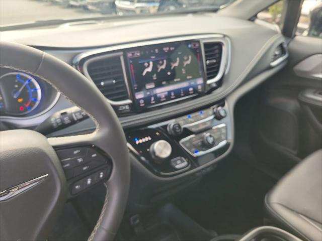 Used 2024 Chrysler Pacifica - photo 14