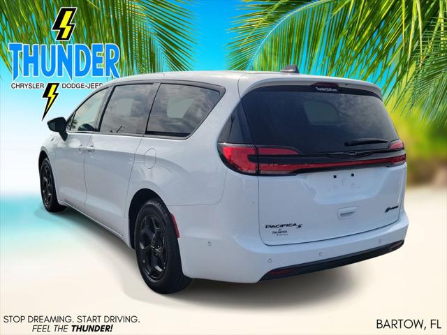 Used 2024 Chrysler Pacifica - photo 5