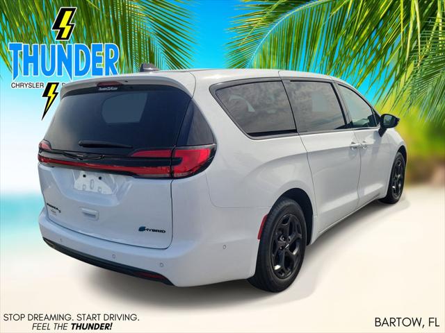 Used 2024 Chrysler Pacifica - photo 6