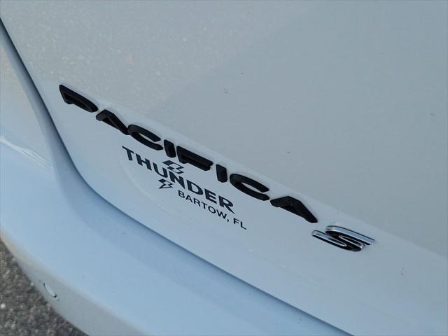 Used 2024 Chrysler Pacifica - photo 10