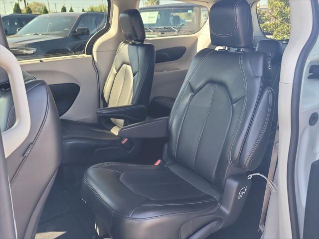 Used 2024 Chrysler Pacifica - photo 15