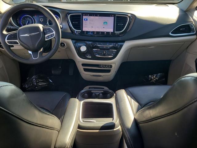 Used 2024 Chrysler Pacifica - photo 18