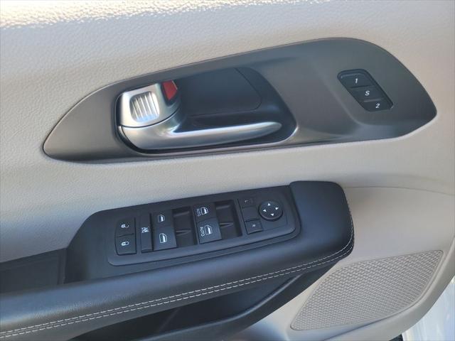 Used 2024 Chrysler Pacifica - photo 20