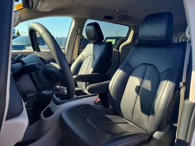 Used 2024 Chrysler Pacifica - photo 23