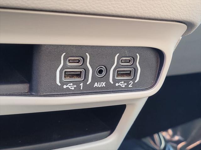 Used 2024 Chrysler Pacifica - photo 31