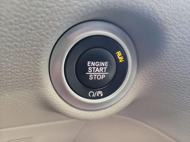 Used 2024 Chrysler Pacifica - photo 32