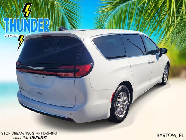 Used 2024 Chrysler Pacifica - photo 6