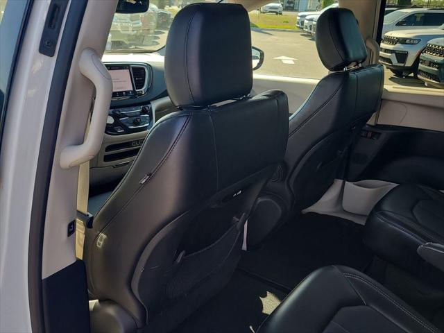 Used 2024 Chrysler Pacifica - photo 13