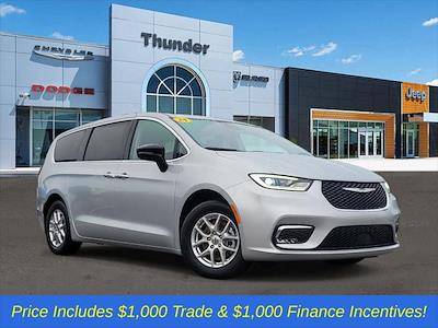 Used 2024 Chrysler Pacifica - photo 1