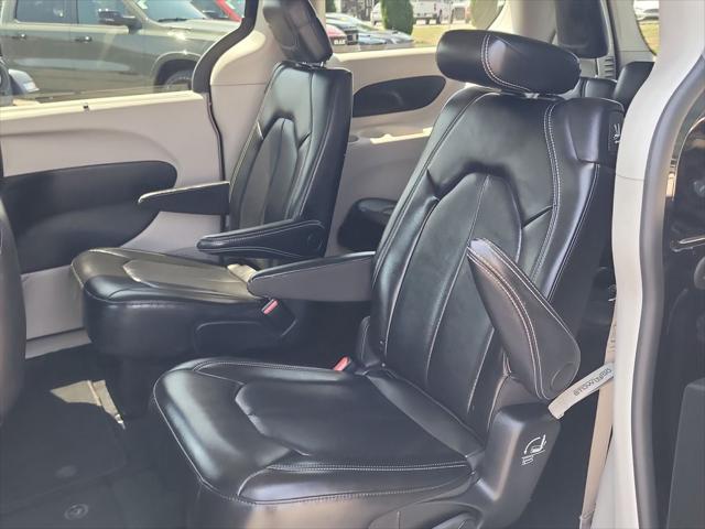 Used 2024 Chrysler Pacifica - photo 15