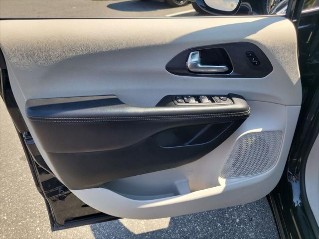 Used 2024 Chrysler Pacifica - photo 19