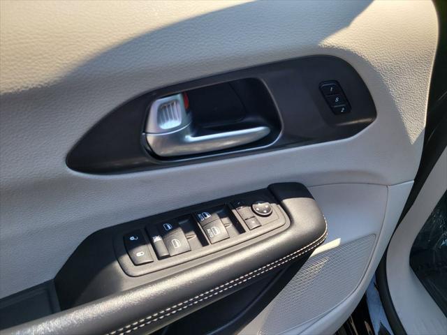 Used 2024 Chrysler Pacifica - photo 20