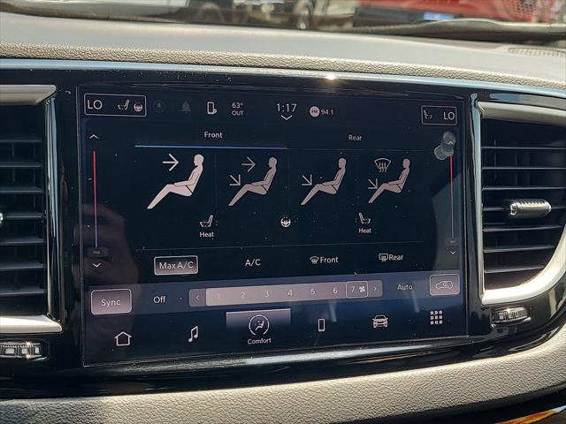 Used 2024 Chrysler Pacifica - photo 26