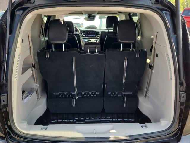Used 2024 Chrysler Pacifica - photo 10
