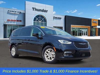 Used 2024 Chrysler Pacifica - photo 1